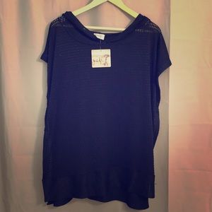 Black I Chevron scoop neck short sleeve tunic